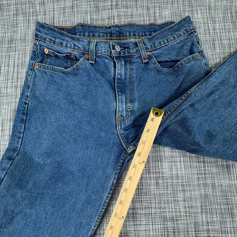 Levis *orders ship